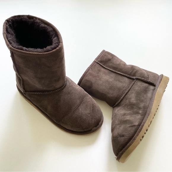 UGG Shoes - UGG Australia Chocolate Brown Classic Short Boots Women's 6